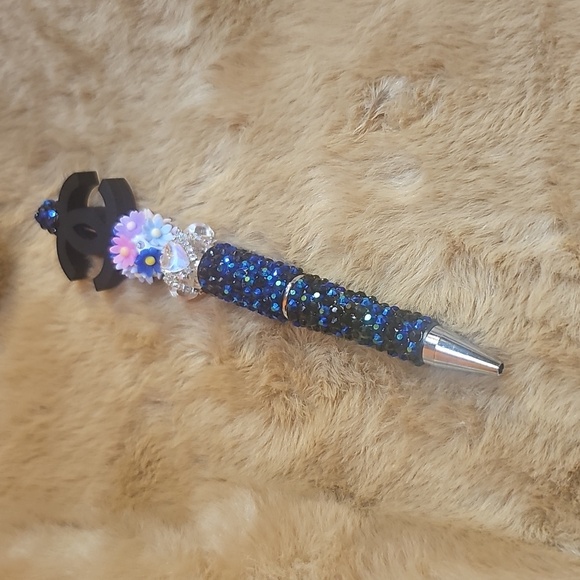 Black and Blue Beaded Pen - Picture 4 of 4